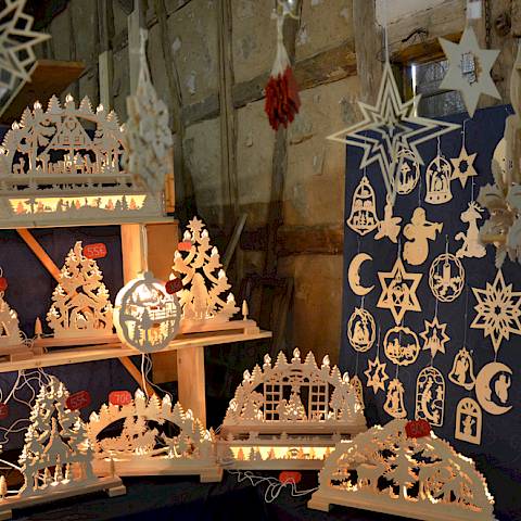 Holzornamente, leuchtenden Holzgrippen und leuchtende Holzlandschaften zum Verkauf